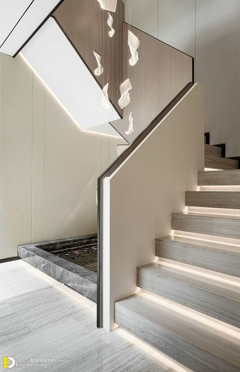 Residential Stairs, درج السلم, Luxury Staircase, Chandelier Living Room Modern, Staircase Design Modern, Stair Design, Stairs Design Interior, Staircase Handrail, Interior Staircase