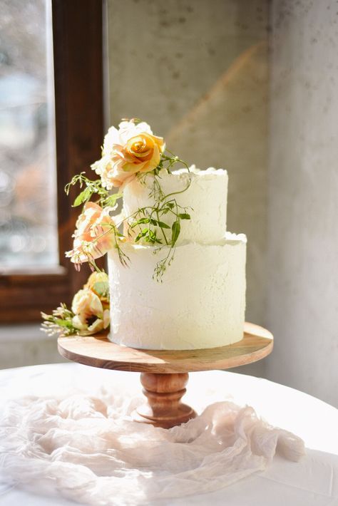 Very Simple Wedding Cake, Two Tier Simple Cake, Two Tier Cake Wedding, Wedding Cake Decorated With Flowers, 2 Tier Wedding Cake With Flowers Simple, Petite Wedding Cake Ideas, Real Flowers Wedding Cake, Minimal Wedding Cake Simple, Simple Wedding Cake Decor