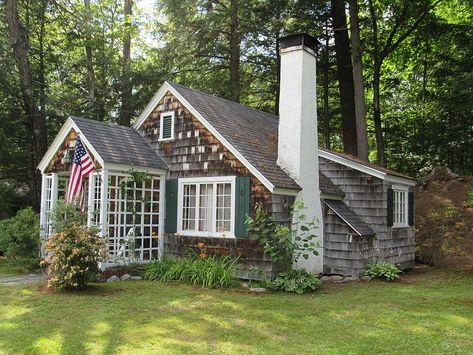 How perfect is this?! Circa 1920 in Maine. $78,000(for sale) - Adorable Living Spaces One Bedroom Cottage, Old Cabins, Cottage Exteriors, Small Cottage Homes, Maine Cottage, Lake Houses, Pine Walls, Cottage Exterior, Lake Cottage