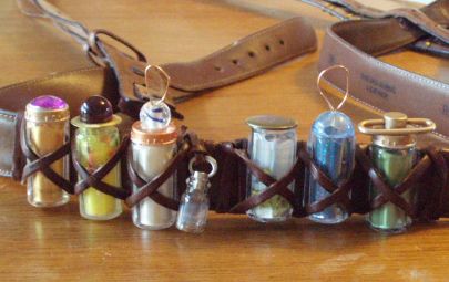 Steampunk Potions Belt by OneWeeb.deviantart.com Potions Belt, Potion Bottle Belt, Baby Bottle Decorations, Steampunk Witch, Bottle Decorations, Steampunk Pirate, Witch Potion, Steampunk Goggles, Ren Fair