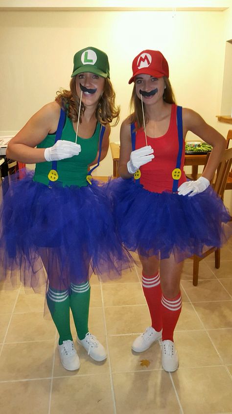 #mariobros #disfrazmariobros #disfrazmariobroscasero #disfrazcarnaval #disfrazmariobroscasero #disfrazcontutu #disfrazoriginal Mario And Luigi Costumes, Luigi Costume, Mario Y Luigi, Mario E Luigi, Diy Kostüm, Disney Halloween Costumes, Diy Halloween Projects, Halloween Face Mask, Fantasias Halloween