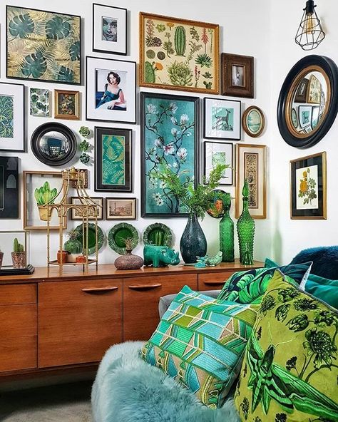 Interior Design Blogs, Railroad Crossing, Gallery Wall Living Room, Green Sofa, 아파트 인테리어, A Living Room, Eclectic Home, Eclectic Decor, Bohemian Decor