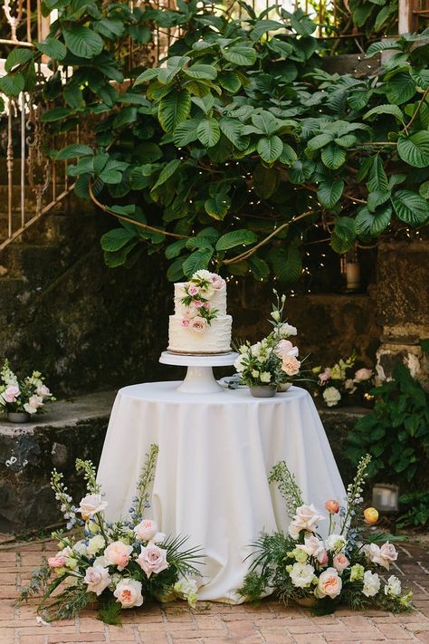 Sarah & Luke — Bella Bloom Maui Cake Table Flower Arrangements, Cake Table Flowers, Nikah Decor, Table Flower Arrangements, Wedding Colours, Cake Table Decorations, Wedding Cake Table, Cake Flowers, Mini Wedding