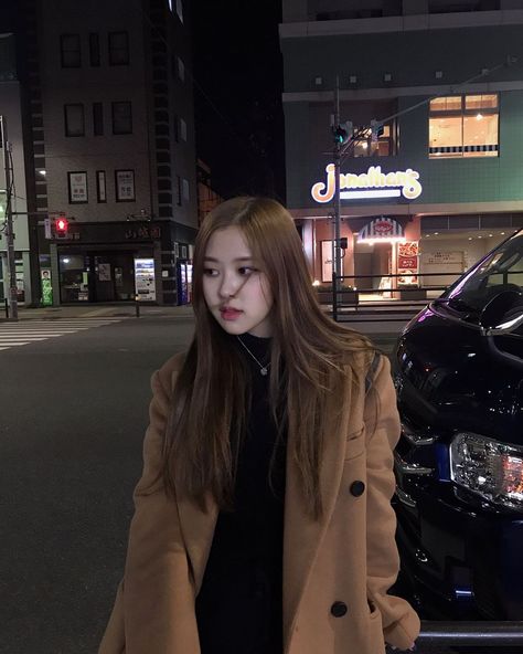 rosé Blackpink Queen, Blackpink Rosé Instagram, Rosé Girlfriend Material, Rosé Ig Update, Rosé Instagram Update, Instagram Roses, Rosie Posie, Yg Ent, Rosé Instagram