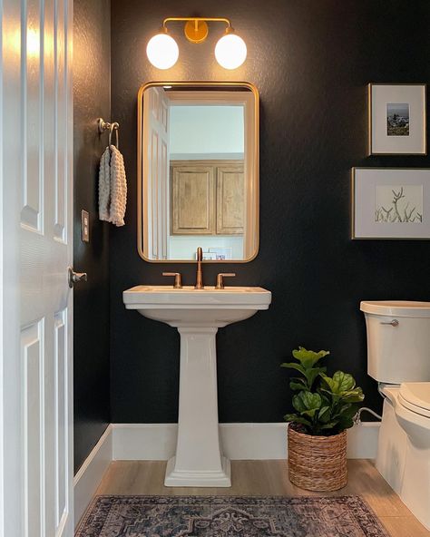 Modern, dark navy blue & brass bathroom. Dark + moody bathroom design. Inkwell paint color by Sherwin Williams Bathroom Ideas Pedestal Sink, Pedestal Sink Ideas, Powder Room Pedestal Sink, Black Powder Room, Bathroom Dark, Pedestal Sink Bathroom, Moody Bathroom, Dark Bathroom Ideas, Half Bathroom Decor