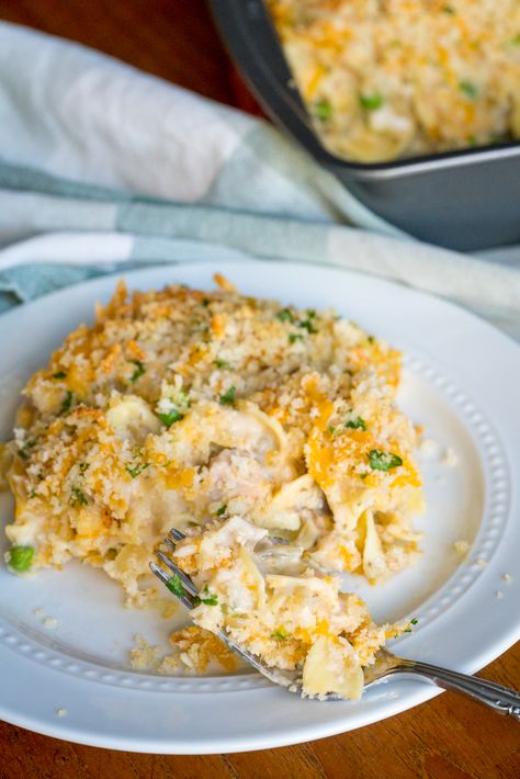 Mom’s Classic Tuna Noodle Casserole – 12 Tomatoes Casserole With Tomato Sauce, Tuna Noodle Casserole Healthy, Tuna Noodle Casserole Easy, Classic Tuna Noodle Casserole, Filet Mignon Chorizo, Easy Mushroom Soup, Tuna Noodle Casserole Recipe, Tuna Casserole Recipes, Noodle Casserole Recipes