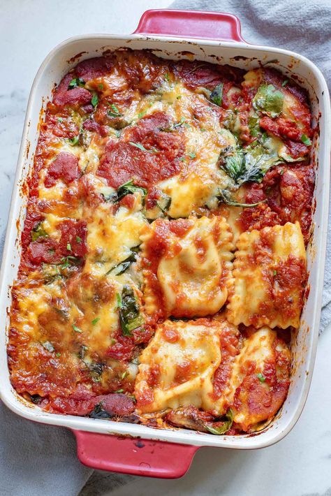 Cheese Ravioli Bake, Cheese Ravioli Recipe, Spinach And Cheese Ravioli, Baked Ravioli Casserole, Baked Ravioli Recipe, Spinach And Ricotta Ravioli, Baked Tortellini, Ravioli Casserole, Baked Ravioli