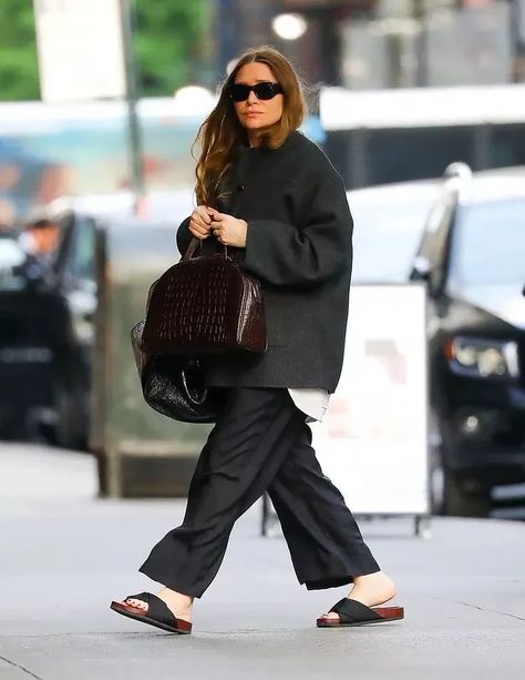 Olsen Summer Style Staples - by Olivia’s Shopping Diary Mary Kate Olsen Style, Ashley Olsen Style, Olsen Fashion, Olsen Twins Style, Olsen Sister, Kate Olsen, Mary Kate Ashley, Olsen Twins, Mary Kate Olsen