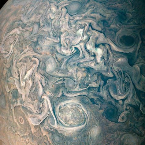 NASA unveiled a remarkable image of Jupiter's northern hemisphere on its website, reminiscent of a Vincent Van Gogh's Starry Night. Jupiter Photos, Nasa Jupiter, Juno Spacecraft, Planet Jupiter, Eclipse Solar, Nasa Images, Gas Giant, Van Gogh Paintings, Space Pictures