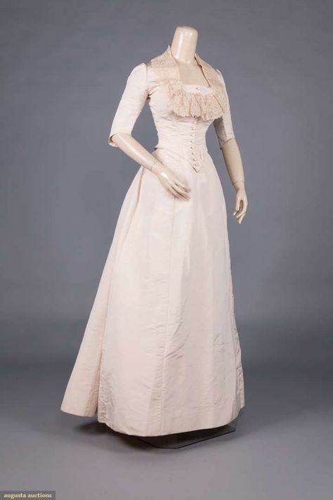 Auctions by Date 1870 Dress, 1880s Dress, 1890s Dress, 1880 Dress, 1800s Dresses, 1870s Dress, Historical Gowns, 1870s Fashion, Victorian Era Fashion