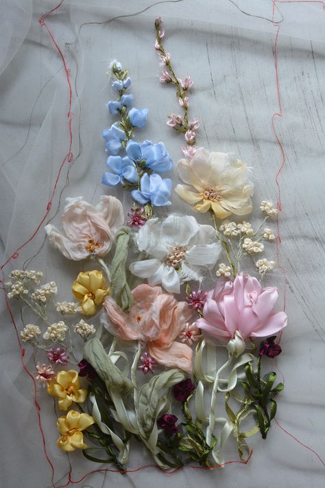 Embroidery On Tulle, Textiles Sketchbook, Making Fabric Flowers, Fashion Crafts, Couture Embroidery, Tulle Flowers, Fabric Embroidery, Creation Couture, Ribbon Work