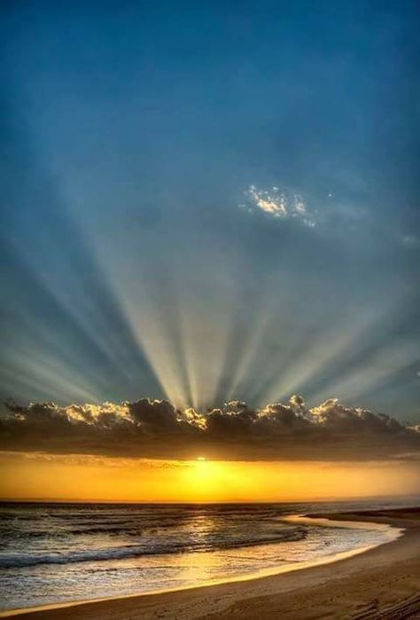 Atardecer en la playa, Sunset at the beach Crepuscular Rays, Mossel Bay, Matka Natura, Fotografi Vintage, Shallow Water, Awesome God, Sunset Pics, Sun Is Shining, Beautiful Sunrise