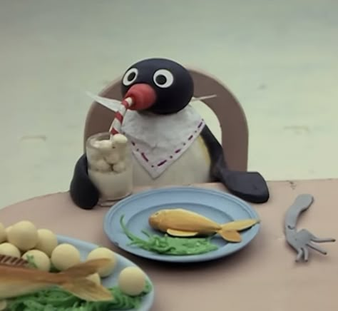 Pingu Memes, Pingu Pingu, Noot Noot, Spotify Covers, Funny Profile Pictures, Cute Penguins, Playlist Covers, Cartoon Pics, Really Funny Pictures