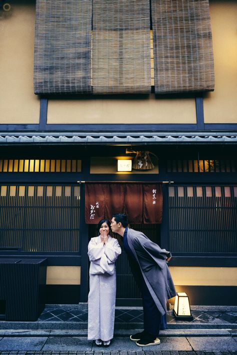 Japanese Prewedding, Kimono Pose, Japan Prewedding, Gion Kyoto, Japan Photoshoot, Japan Wedding, Japanese Couple, Japan Temple, Japan Summer