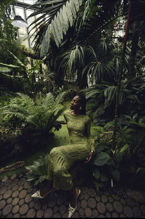 Plant Studio Photoshoot, Editorial Photography Nature, Forest Theme Photoshoot, Green Photoshoot Ideas, Mossy Aesthetic, Plant Photoshoot Ideas, Botanic Garden Photoshoot, Botanical Garden Photoshoot Ideas, Greenery Photoshoot