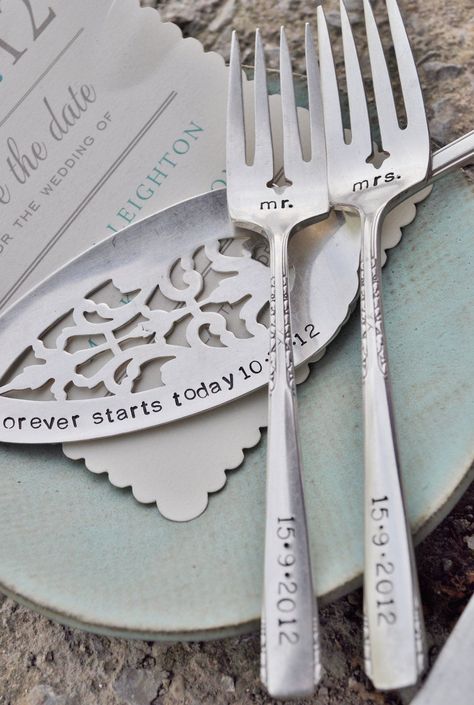 This will make a great gift idea, we love it! Found on a wishlist of Wishmob. Visit wishmobapp.com/ Vintage Wedding Cake, Cake Fork, Wedding Cake Server, Wedding Cakes Vintage, Mr And Mrs Wedding, Wedding 2015, Cute Wedding Ideas, Wedding Wishes, Cake Server