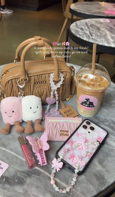 Girly Stuff Aesthetic, Pink Stuff Girly, Wishlist Pink, Pink Friends, Friends Tiktok, Pink Vibe, Inside My Bag, Pink Lifestyle, Dr Shoes