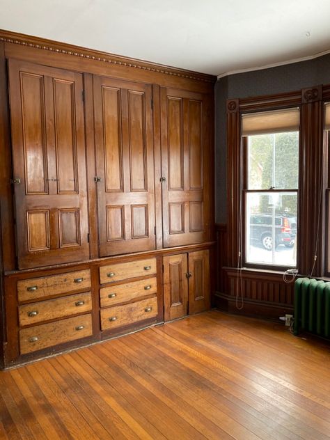 Vintage Cupboard Bedroom, Vintage Built In Wardrobe, Victorian Built Ins, Antique Built Ins, Victorian Closet, Built In Cabinetry, Built In Cupboards, Craftsman Bungalows, Craftsmen Homes