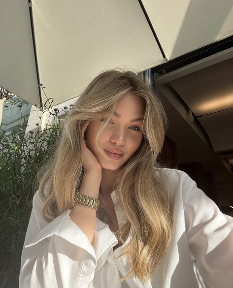 Rita Perskaya, Going Blonde, Beautiful Beach Pictures, Brunette Girl, Story Instagram, Girly Outfits, Elegant Outfit, Scarf Hairstyles, Aesthetic Photo