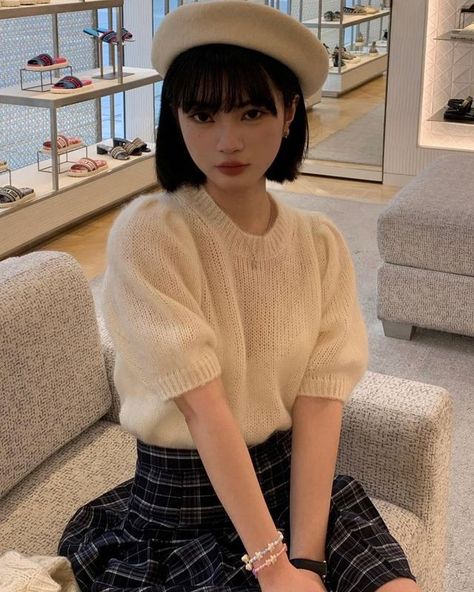 Beret Short Hair, Headbands Hairstyles Short, Kpop Short Hair, Hair Beret, Hairstyle Ideas For Short Hair, Korean Hairstyles Women, Short Hair Outfits, Cute Beret, Ulzzang Short Hair