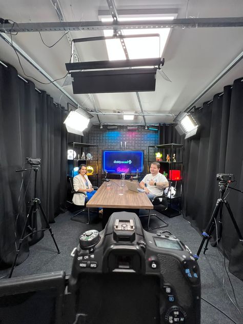 Podcast Set Up Recording Studio, Youtuber Rooms Studio, Youtube Room Setup Background, Podcast Studio Ideas Aesthetic, Office Video Studio, Media Studio Design, Home Studio Video, Masculine Podcast Studio, At Home Podcast Studio