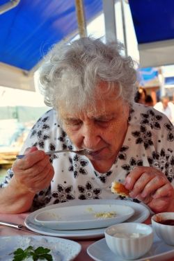 Cooking For Seniors Easy Recipes, Dinner For Seniors, Senior Dinner Ideas, Elderly Breakfast Ideas, Easy Meals For Senior Citizens, Meals For The Elderly Ideas, Dinner Ideas For Elderly People, Soft Food For Seniors, Food For Older People