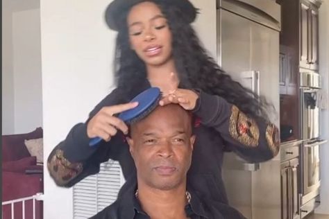 The comedic star and his granddaughter (who just looks like Kim Wayans) cut up for TikTok and we love to see it! Family Tiktok, Eva Marcille, Damon Wayans, Platinum Pixie, Viral Song, Hollywood Red Carpet, Red Carpet Beauty, Funny Comebacks, Housewives Of Atlanta