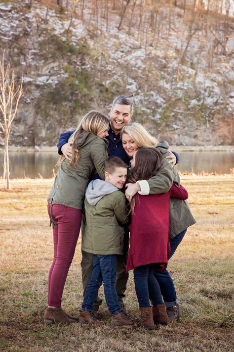 Grandchildren hug Grandparents during family reunion photo session in Gatlinburg TN. This is one of my favorite extended family pose! Grandparents Photoshoot, Family Hugging, Bacon Photography, Grandparents Photography, Beach Photoshoot Family, Family Reunion Photos, Hug Photos, Visualization Board, Kids Hugging