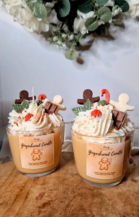 Bougie Noel Diy, Diy Decorative Candles, Lebkuchen Dessert, Diy Holiday Candles, Gingerbread Dessert, Candle Dessert, Creation Bougie, Handmade Candles Diy, Gingerbread Candle