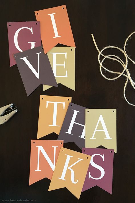 Who said you can't have Thanksgiving Decorations? This free "Give Thanks" printable banner will add a little fall flair to your home! Free Thanksgiving Printables, Free Fall Printables, Free Printable Banner, Thanksgiving Banner, Thanksgiving Preschool, Tafel Decor, Thanksgiving Decorations Diy, Thanksgiving Inspiration, Fall Banner