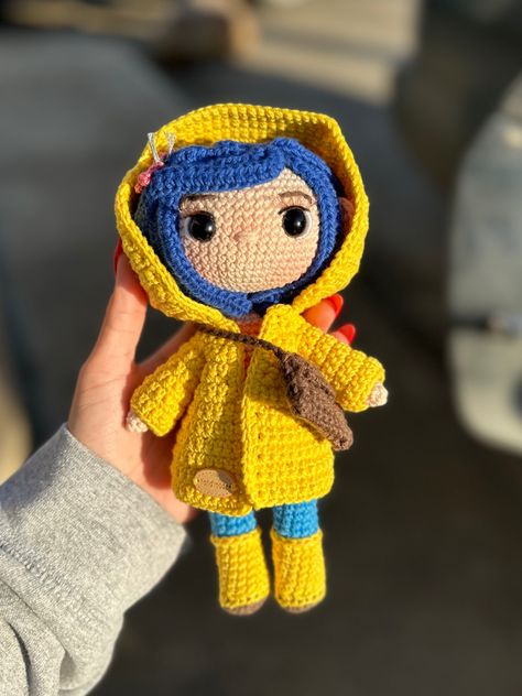 Crochet Coraline, Coraline Doll, Coraline Jones, Crochet Fairy, Easy Crochet Animals, Confection Au Crochet, Crochet Disney, Kawaii Crochet, Beginner Crochet Projects