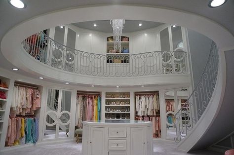 Walk In Closet with Spiral Staircase, Contemporary, Closet circle moulding mirrored closet doors Staircase Contemporary, Contemporary Closet, Walking Closet, Dream Closet Design, Beautiful Closets, Walk In Closet Design, Luxury Closets Design, Casa Vintage, Dream Closets