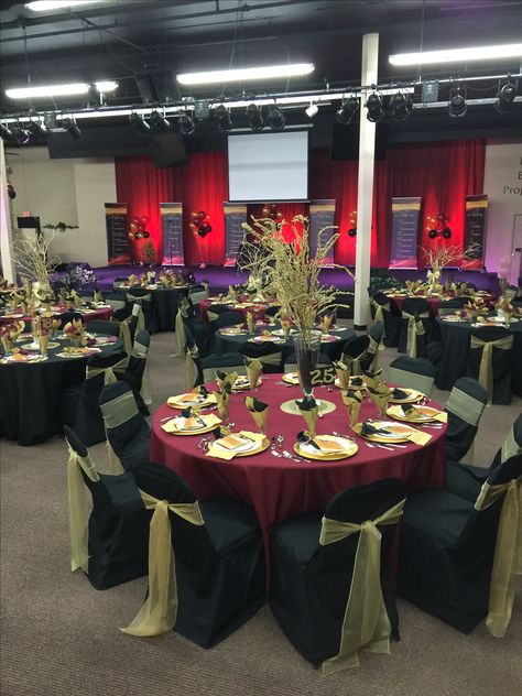 Church banquet Christmas Banquet Table Decorations, Banquet Outfit Ideas, Track Banquet, Banquet Outfit, Banquet Table Decorations, Christmas Banquet, Big Momma, Banquet Ideas, Banquet Table