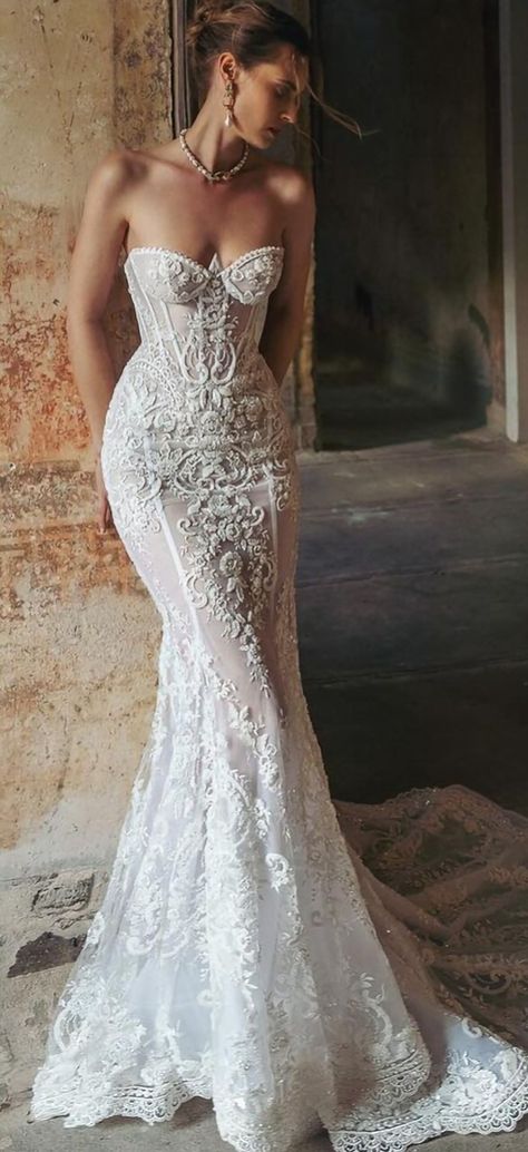 Wedding Dresses For Tattooed Brides, Bardot Wedding Dress, Sukienki Maksi, Church Wedding Dress, Plain Wedding Dress, Revealing Dresses, Big Wedding Dresses, Western Wedding Dresses, Stylish Wedding Dresses