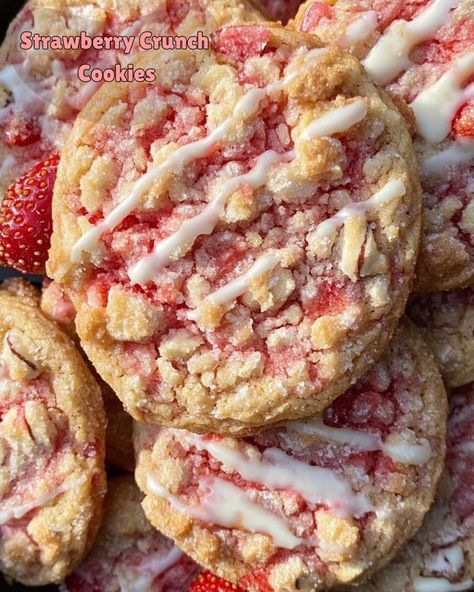 Recipes By Clare, Strawberry Crunch Recipe, Strawberry Crunch Cookies, Graham Cracker Topping, Chocolate Cherry Cookies, Strawberry Shortcake Cookies, Crunch Cookies, Cracker Toppings, Strawberry Crunch