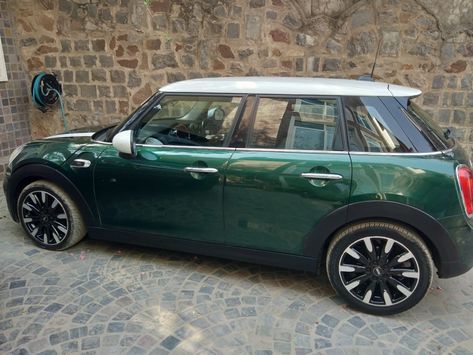 Mini Cooper Four Door, Mini Cooper 5 Door Hatch, Mini Cooper 5 Door, Mini Cooper Accessories, Mini Cooper D, Car Vibes, Tiny Cars, Car For Sale, Mini Cooper S