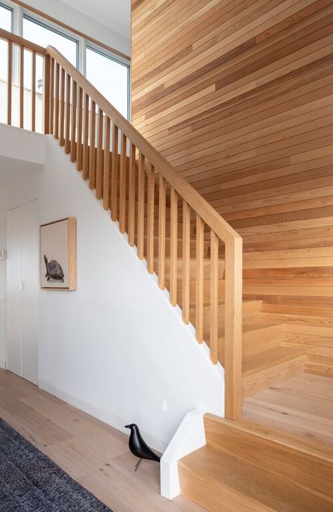 Wooden Staircase Railing, Staircase Wood, Wood Railings For Stairs, Wooden Staircase Design, Modern Staircases, Wooden Staircase, Timber Cabin, Staircase Railing Design, Wood Railing