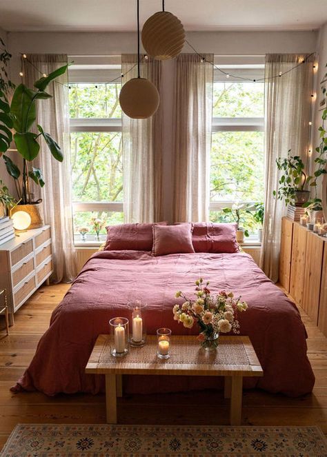 Bed Threads, Lots Of Plants, Minimalist Room, Dream Room Inspiration, Room Makeover Bedroom, Dream House Interior, Apartment Inspiration, Room Inspiration Bedroom, Room Ideas Bedroom