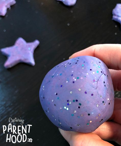 Diy Glitter Playdough, Galaxy Playdough Recipe, Glitter Playdough Recipe, Playdoh Gifts, Playdough Photography, Galaxy Dough, Galaxy Playdough, Space Playdough, Galaxy Play Dough