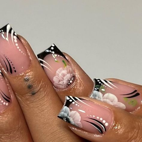 ❀ ✧･ﾟLicensed Raleigh Nail Artist 🎀🍒❀ ✧･ﾟ on Instagram: "obsessed with doing old school sets im getting better at the flowers 😍 // done w gelx ⭐️ • • • • • • • • #raleighnailtech#nailsoftheday#nailsnailsnails#nailart#nailsalon#ncnailsalon#ncnailtech#cltnailtech#greensboronailtech#nailtech#nailart#gelx" Old School Nails Designs, Old School Nail Designs, Old School Nails, Im Getting Better, School Nail Art, Flower Nail Designs, School Nails, School Sets, Flower Nail Art