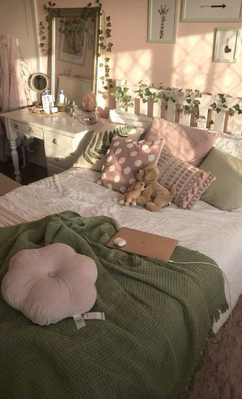 Room Decor Ideas Fairycore, Room Inspo Fairycore, Cottage Core Room Inspo Aesthetic, Grunge Fairycore Bedroom, Forest Dorm Room, Room Ideas Fairycore, Fairycore Room Aesthetic, Forestcore Bedroom, Fairycore Room Decor