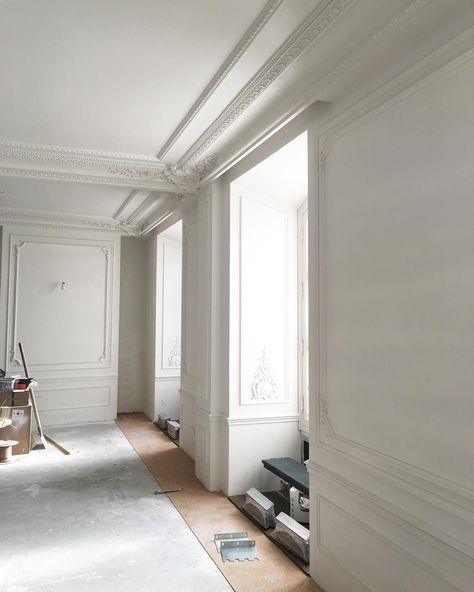 Félix Millory Architecture-FMA on Instagram: “#anotherone #interiordesign #interior #interiors #instarchi #architect #luxury #parisianstyle #haussmann #paris #lovemyjob #workworkwork…” Haussmann Paris, Baroque Decor, Classic Interior Design, Interior Wall Design, Luxury Homes Interior, Home Building Design, Home Ceiling, Decor Home Living Room, Classic Interior