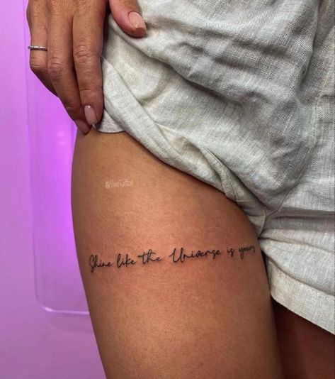 Tattoo Pierna Mujer, Thigh Script Tattoo, Back Of Thigh Tattoo, Upper Leg Tattoos, Rib Tattoos For Women, Health Tattoo, Mommy Tattoos, Tattoos For Women Flowers, Writing Tattoos