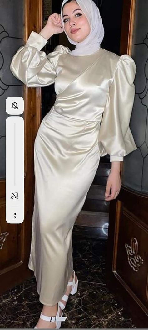 Muslim Fashion Dress Modern, Dress Soiree, Dress Muslim Modern, Braidsmaid Dresses, Telur Dadar, Elegant Silk Dresses, Hijab Dress Party, Dresses Fancy, Simple Bridesmaid Dresses