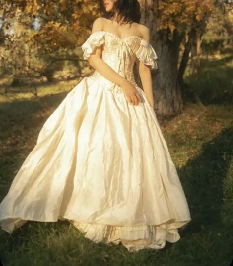 Cottage Core Princess Dress, Victorian Gown Aesthetic, Cottagecore Gowns, Cottagecore Ballgown, Princess Gowns Aesthetic, Cream Ball Gown, Medieval Princess Aesthetic, Ballgown Aesthetic, Fairytale Dress Aesthetic