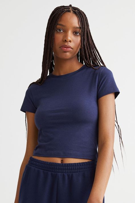 Top Azul, M Beauty, Color Lines, White Crop Top, Trending Now, Fashion Company, Short Tops, Round Neckline, Dark Blue