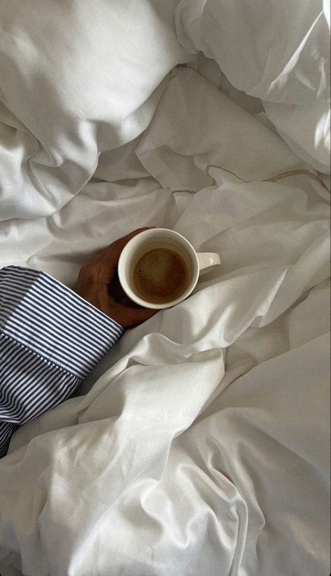 In Bed Aesthetic, Neutral Tones Aesthetic, Bed Story, Bed Aesthetic, Bedroom Photography, Girl Therapy, Breakfast Photography, Coffee In Bed, Book Photography Instagram