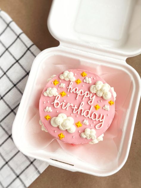 Happy Birthday Bento Cake, Kawaii Birthday Cake, Girly Birthday Cakes, Kawaii Birthday, Buttercream Cake Designs, Cake Story, Cake Cafe, Cake Mini, Girly Cakes