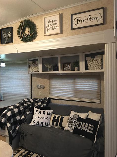 White painted trim and Farmhouse style decor in fifth wheel RV by Kimberlyn McFadden Rv Living Room, Camper Trailer Remodel, Camper Organization, Rv Renovation, Trailer Decor, Diy Camper Remodel, Camper Storage, Rv Makeover, Trailer Living