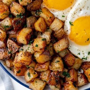 Crispy Home Fries - Savory Experiments Oven Home Fries, Crispy Home Fries, Home Fries Recipe, Fries Recipe Oven, Potatoes Breakfast, Home Fried Potatoes, Fries Potatoes, Leftover Baked Potatoes, Breakfast Burger